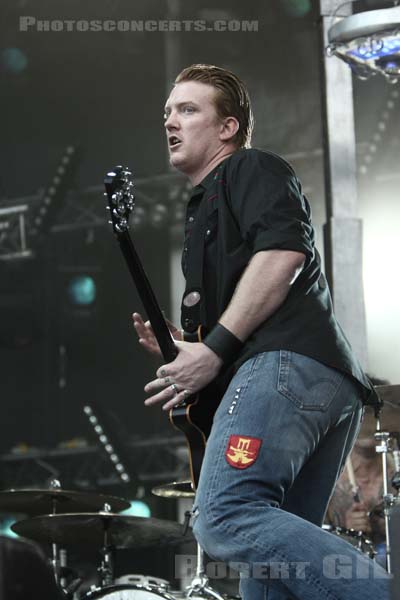 QUEENS OF THE STONE AGE - 2007-07-01 - CERGY - Base de Loisirs - Joshua Michael Homme III